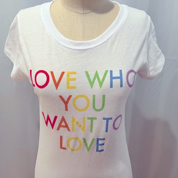 🌈 Women's Rainbow Pride T-shirt - Small 🌈 - Picture 2 of 4